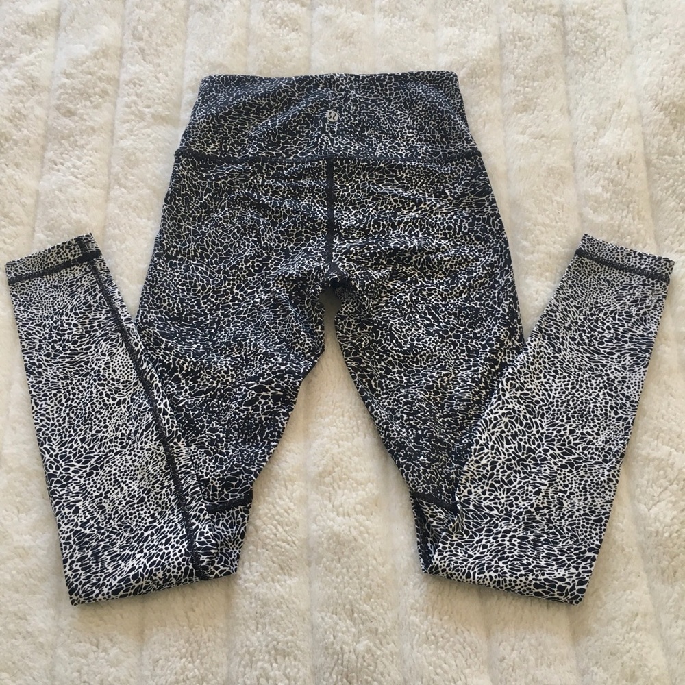 Lululemon black and white leggings